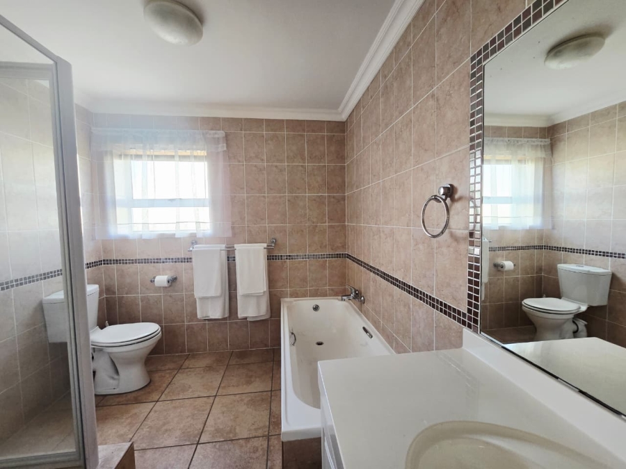 3 Bedroom Property for Sale in Kingswood Golf Estate Western Cape
